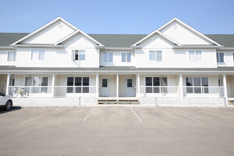 Grandview Townhouse, Fenced Private Yard!* Long Term Rentals