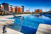 100% MEUBLÉ, TOUT INCLUS. Appartement 3-1/2 de 725 pied carrés - (F-502) ***Si vous êtes intéressé p... (image 1)