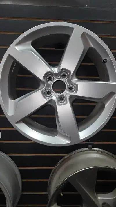 19" original audi wheels prefect and ready for mounting winter rubber on them. Rims are in mint shap...