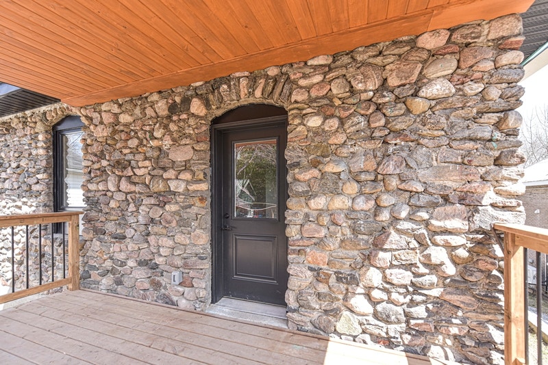 Beautiful, Newly Renovated 1 Bed Main Floor Unit 2