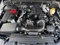 This 2026 JEEP GLADIATOR SPORT 4X4 has the following options Cloth Low-Back Bucket Seats, Remote Sta... (image 7)