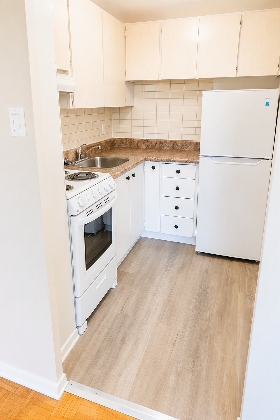 BACHELOR APARTMENT FOR RENT 5