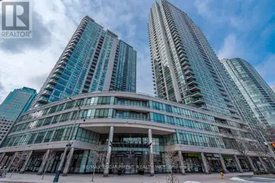 Spacious One Bedroom Condo! Practical Layout w/Soaring 9' Ceilings, Engineered Hardwood Floors & 5'...
