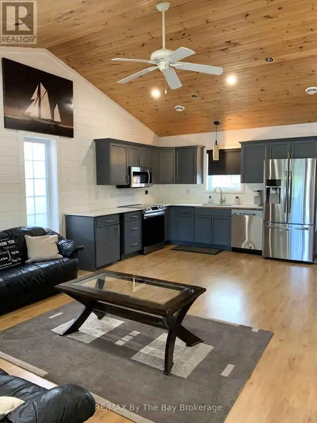 11 CABIN CRESCENT Wasaga Beach, Ontario in Houses for Sale in Oakville / Halton Region - Image 9