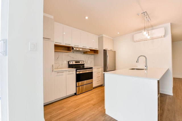 9675 Av. Papineau — photo 1