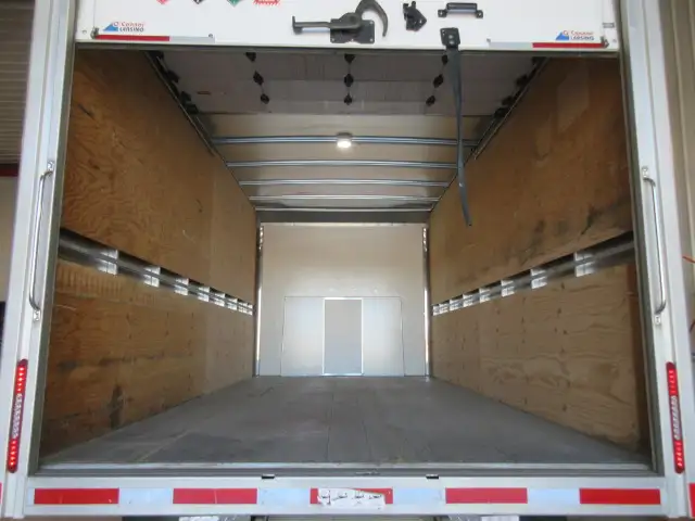 2023 Chev Express Cube Van600959099832913929