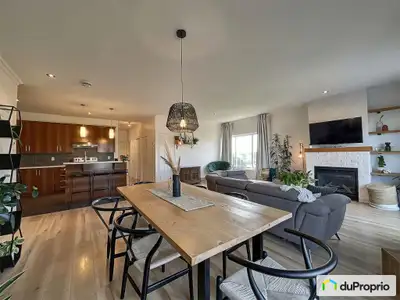 Ce charmant 4 ½ lumineux de 1 130 pi², situé au 3e étage dun immeuble tranquille à Candiac, a tout p...