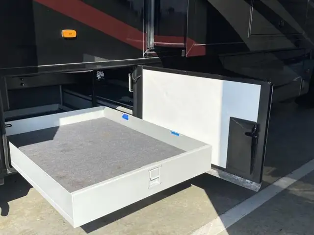 2014 Newmar Mountain Aire 4369 in RVs & Motorhomes in Abbotsford - Image 31