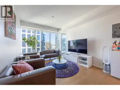 Experience iconic luxury at Vancouver´s renowned Paradox Residences, designed by legendary architect...