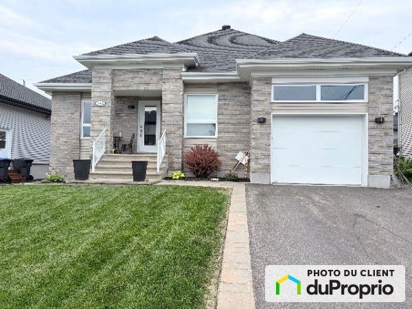 $774,500 - Bungalow for sale in Ste-Marthe-Sur-Le-Lac — photo 1