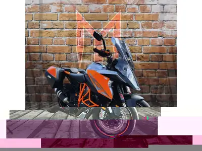 2017 KTM 1290 SUPER DUKE GT ABS KTM 1290 Super Duke GT 2017 32 458 km Prête à partir ! Puissance, co...