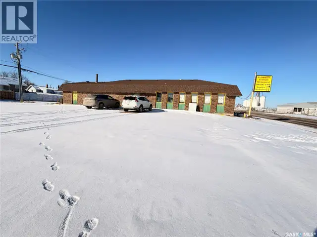 305 1st AVENUE W Assiniboia, Saskatchewan in Commercial & Office Space for Sale in Moose Jaw - Image 2
