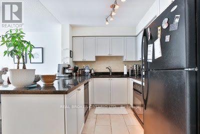 802 - 18 STAFFORD STREET Toronto (Niagara), Ontario 3