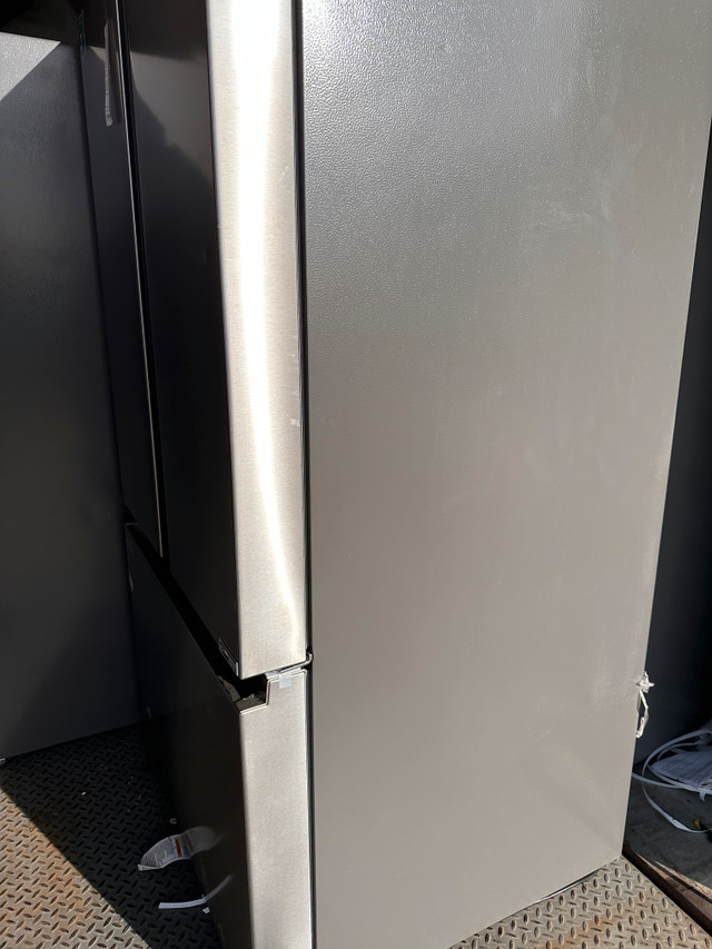Hisense RF266C3FSE 136-in 26.6 cu.ft. Full-Depth French Door in Refrigerators in Calgary - Image 3