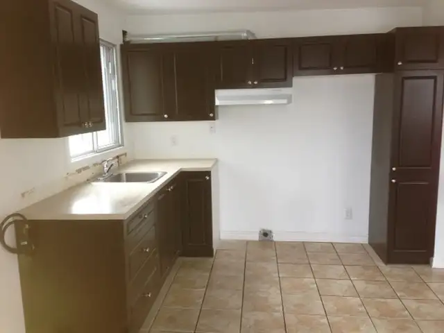 A voir 4 1/2 Appartement rénové Métro Concorde