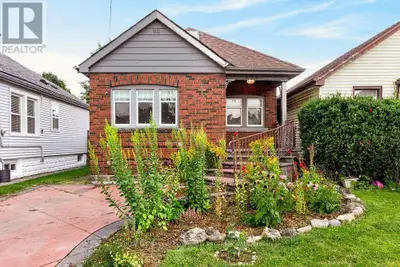 Looking to make Homeside home? 136 Weir St North is a great place to start! The layout works well, w...