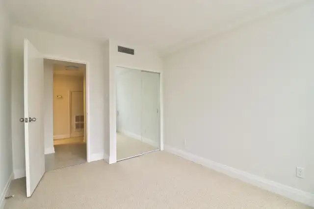 2 Bedroom 1.5 Bath in Long Term Rentals in City of Toronto - Image 16