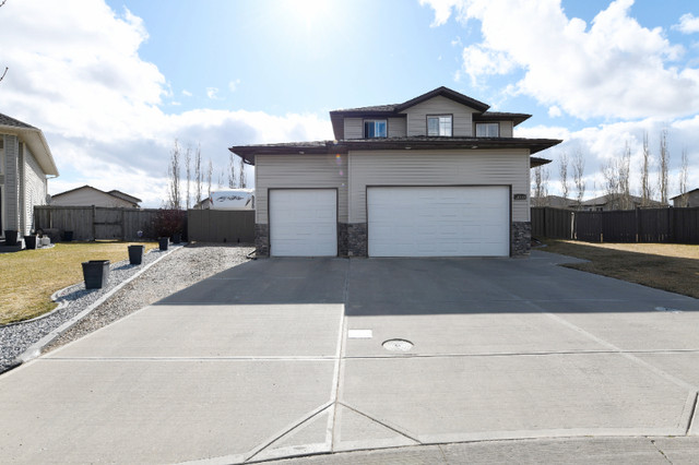 4 bed, 3.5 bath 2 storey home - 3x garage, RV parking in O'Brien in Houses for Sale in Grande Prairie