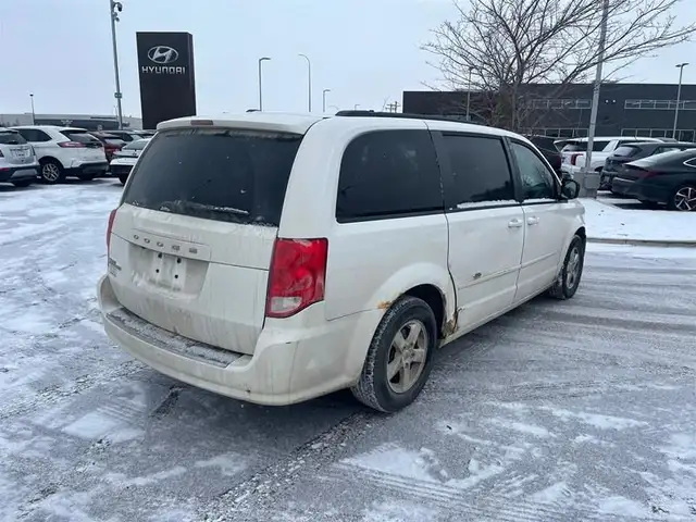 2012 Dodge Grand Caravan SXT Wagon in Cars & Trucks in Winnipeg - Image 5