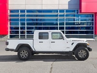 This Jeep Gladiator has a dependable Regular Unleaded V-6 3.6 L/220 engine powering this Automatic t... (image 6)