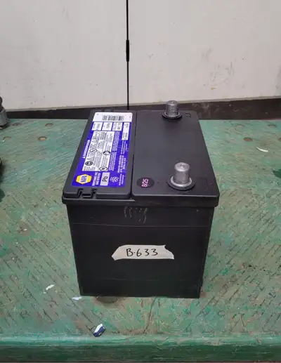 B-633 NAPA Group 121R-6 Automotive Car Battery CA 715 CCA 580 Manufactured 8/25 $50 plus gst with co...