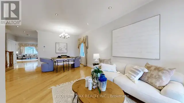 48 Elmrill Road Markham (Berczy), Ontario, photo 2 of 4