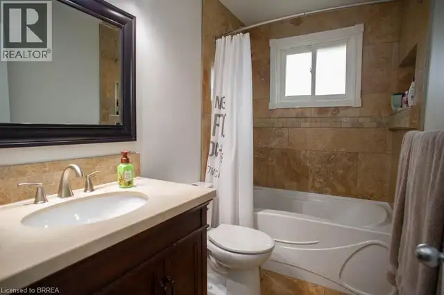 102 CENTURY HILL Drive Kitchener, Ontario in Houses for Sale in Kitchener / Waterloo - Image 19
