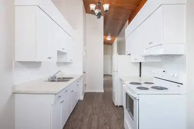 *** Your New Home Is Waiting For You *** **Security Deposit ONLY $800** Pet Friendly-Cats Only Conve...