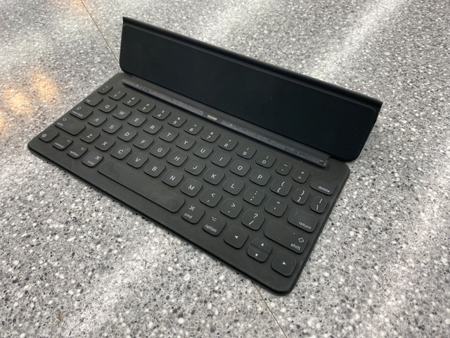 iPad Smart Keyboard in iPad & Tablet Accessories in City of Toronto - Image 3