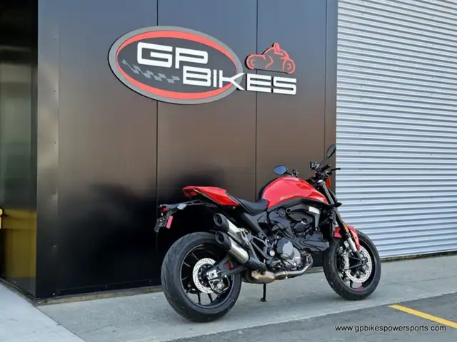 2023 Ducati Monster + Ducati Red in Sport Bikes in Oshawa / Durham Region - Image 4