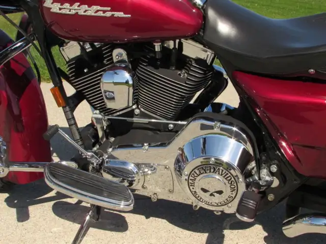 2004 Harley-Davidson FLHRSI Road King Custom in Sport Touring in Leamington - Image 26