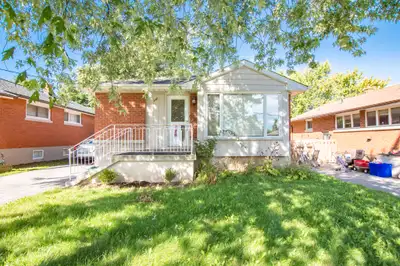 **ALL INCLUSIVE** BEAUTIFUL 3 BEDROOM MAIN UNIT IN HAMILTON!!
