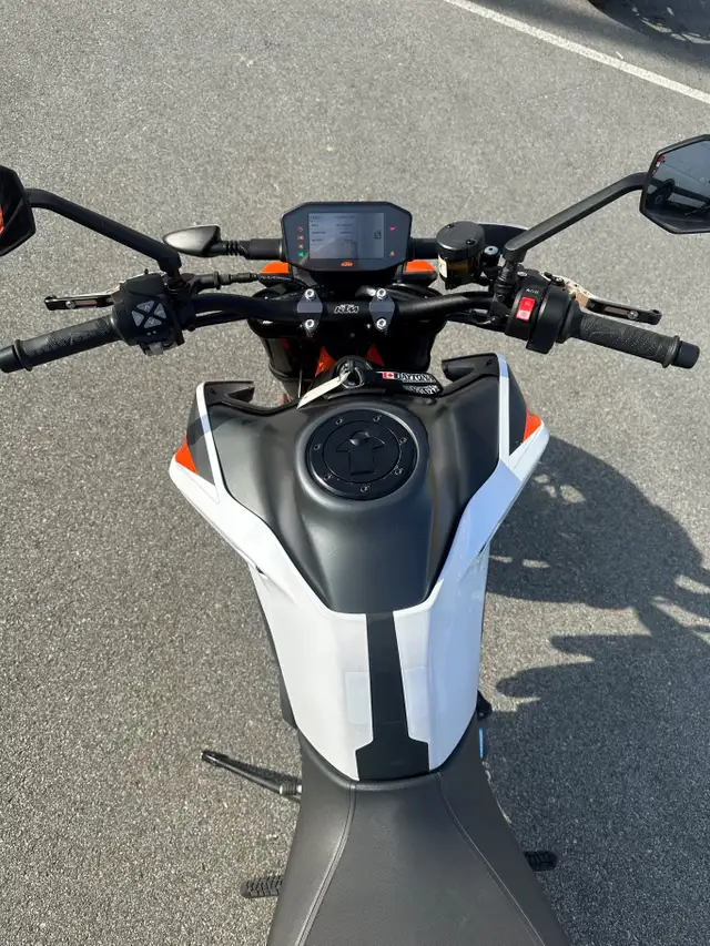 2021 KTM Duke 890 R in Street, Cruisers & Choppers in Vancouver - Image 3