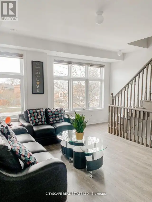 3038 Islington Avenue Toronto (Humber Summit), Ontario, photo 3 of 4