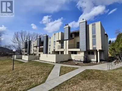 2 bedroom, rancher style townhome in centrally located Highwood Park Townhomes, a perfect opportunit...