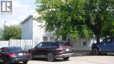 The "Valleyview Rooming House". Located within the downtown area this property offers month-to-month...