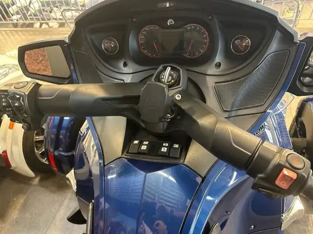2016 Can-Am SPYDER RT LTD (SE6) BLEU ORB in Sport Touring in Lanaudière - Image 7