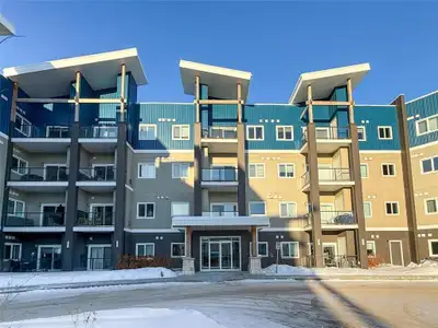 3H//Winnipeg/*OPEN HOUSES: Thursdays 4pm-7pm, Sundays 1pm-4pm (closed on Sundays of long weekends)*...
