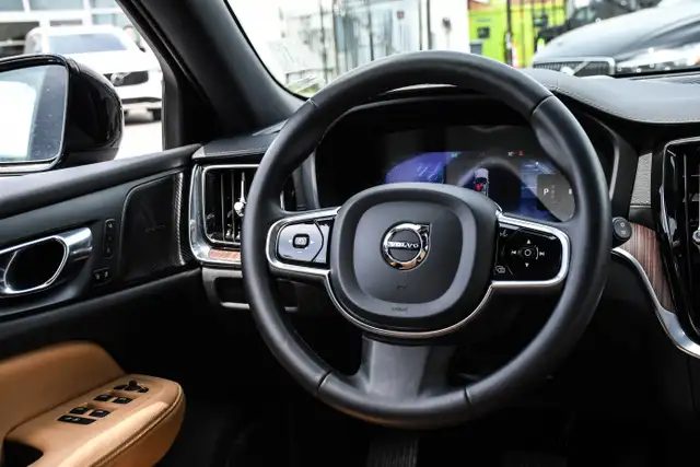 2023 Volvo V604976790582971801614