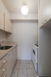 Akelius studio apartment for rent. Located near Du Fort in the Downtown - Guy Concordia neighborhood... (image 2)
