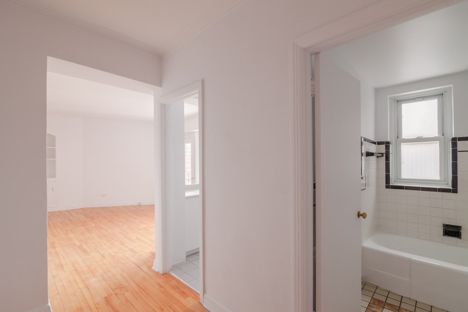 600sqft one-bedroom Westmount apartment near Atwater - ID 807 5