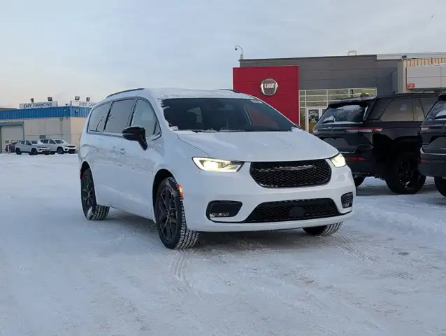 2026 Chrysler Pacifica Select in Cars & Trucks in Edmonton - Image 10