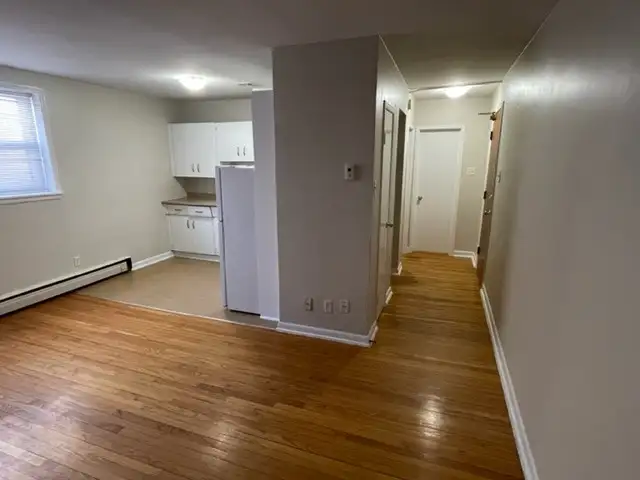 530 YOUNG  - 1 BR available NOW! in Long Term Rentals in Winnipeg - Image 4