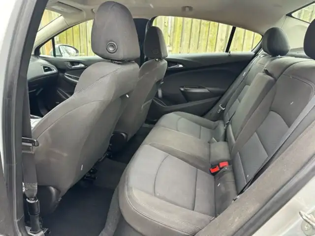 2018 Chevrolet Cruze 4dr Sdn 1.4L LT w/1SD in Cars & Trucks in City of Toronto - Image 10