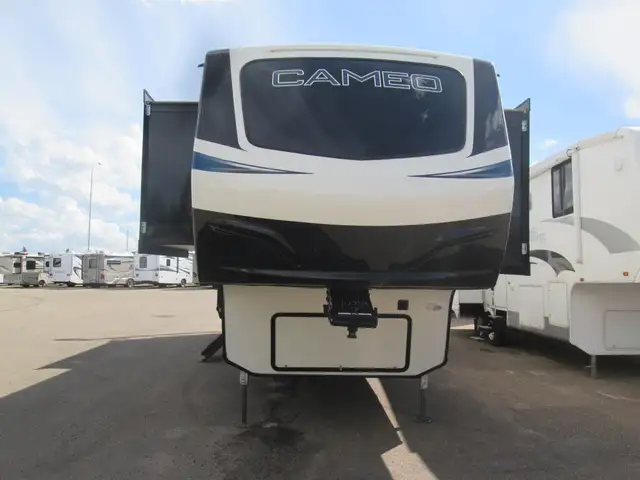 2020 Crossroads Cameo CE3801RK in Travel Trailers & Campers in St. Albert - Image 4