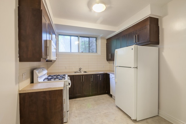 4505 Dupuis Avenue — photo 1