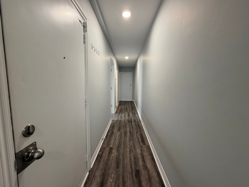 Stunning 2 Bed, 1 Bath Unit on Penetang St. 3