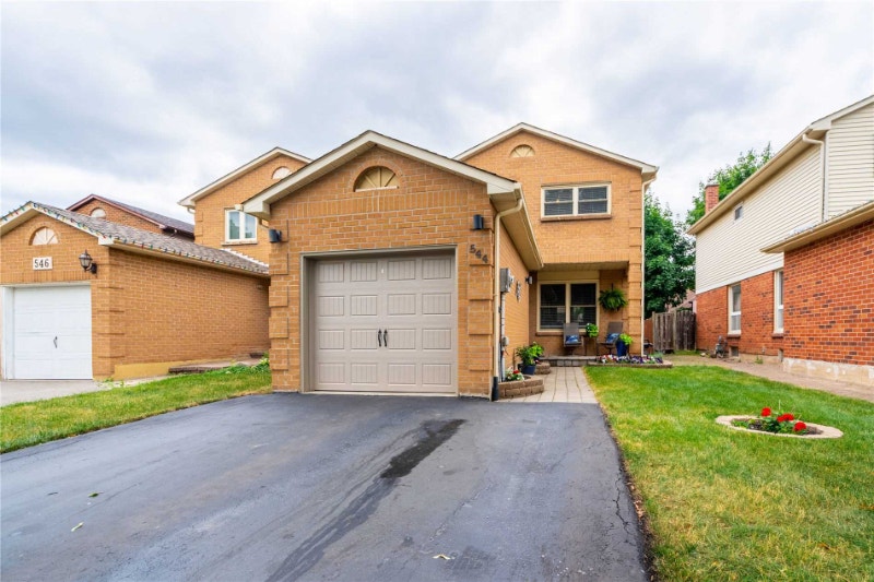 Fully Finished Basement With A 3Pc Bath 3 Bedrm Detached Houses for