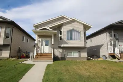 #3313 - 3 Bed/ 2 bath upper level duplex $1750 Water incl.
