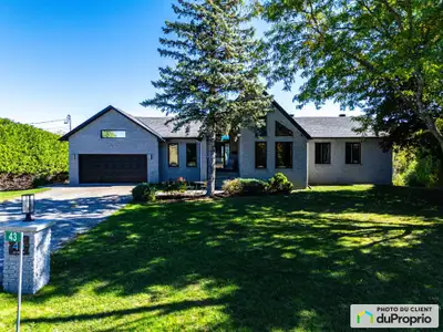 Vue panoramique, terrain de 2 acres, près de tout, 2 minutes de Hull et Gatineau, 5 minutes d'Ottawa...
